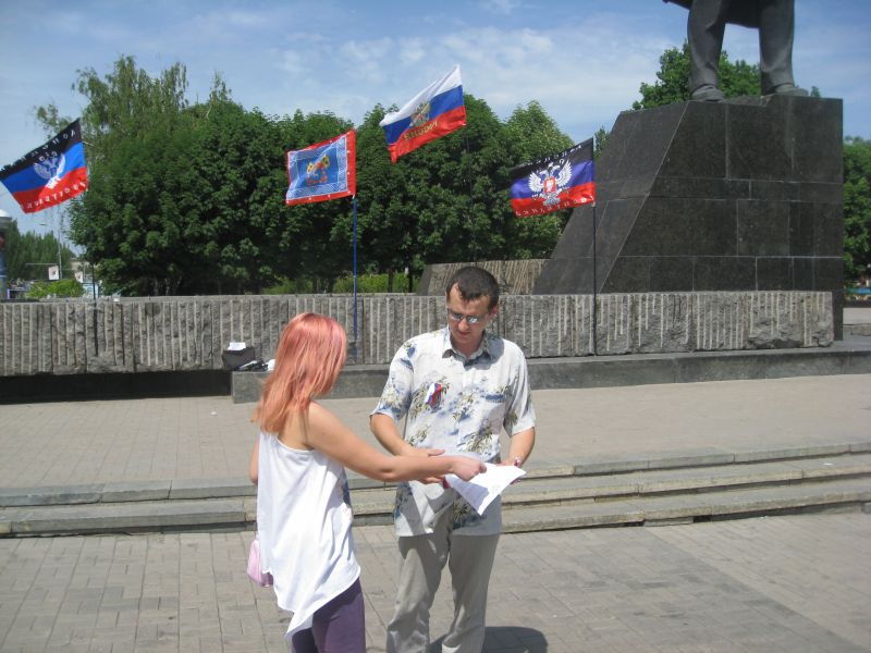 Пикет на главной площади Донецка 13 мая 2012 года 